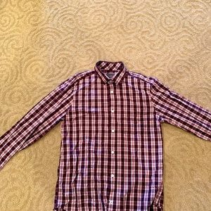 Women’s Gap non- iron button down plaid long sleeve shirt.